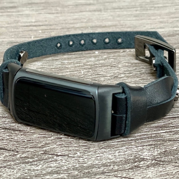 Black Slim Leather Strap Band Fitbit Charge 5 Tracker Black Jewelry Bracelet - Picture 2 of 8